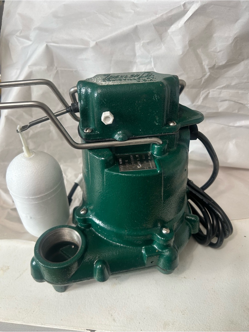 NEW ZOELLER Green Cast Iron Submersible Pump with Float Switch